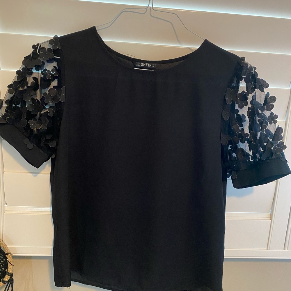 short sleeve SHEIN black tee with flowers on shoulders